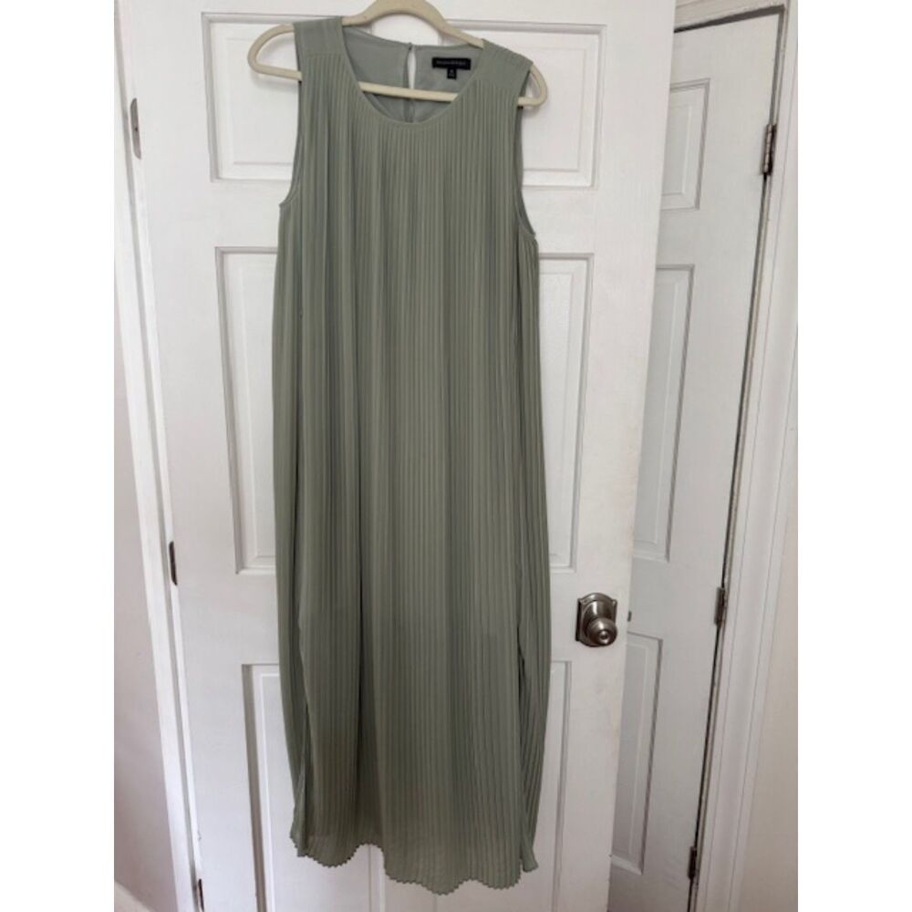 Banana Republic Pleated Maxi Flowy Dress, Green Sage Bouquet, Medium.
